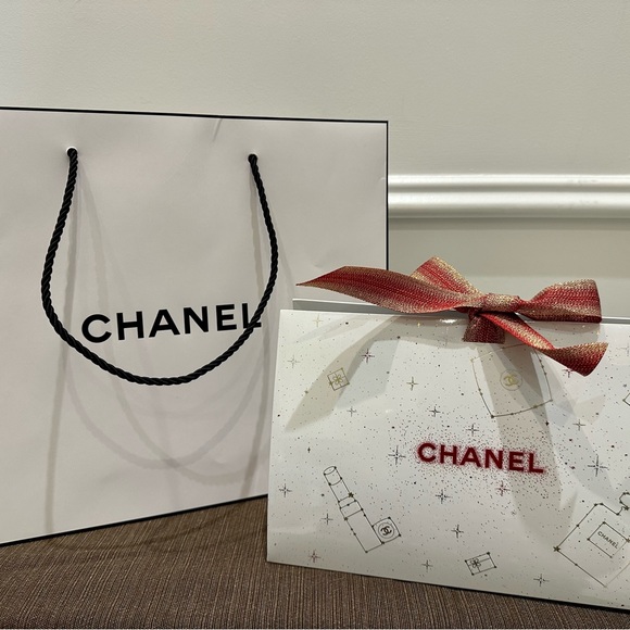 Authentic CHANEL gift bag with gift box - Picture 1 of 11